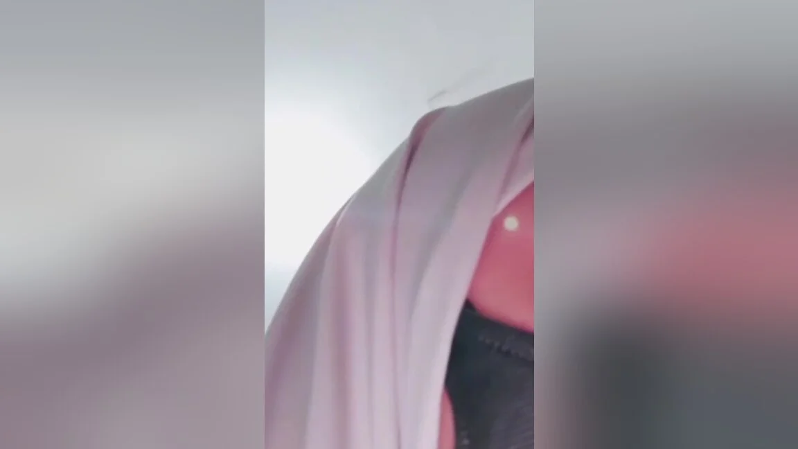 This Hijab Girl Horny In Room Alone Masturbates