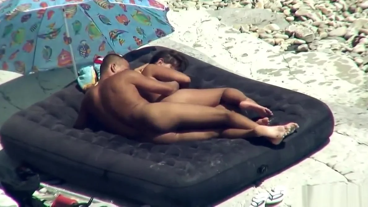 Amateur Horny Nudist Couple Playing On The Beach Spy