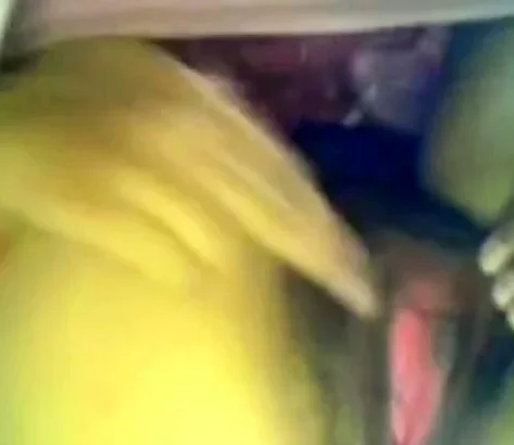 SEXY INDIAN ON WEBCAM PLAYING