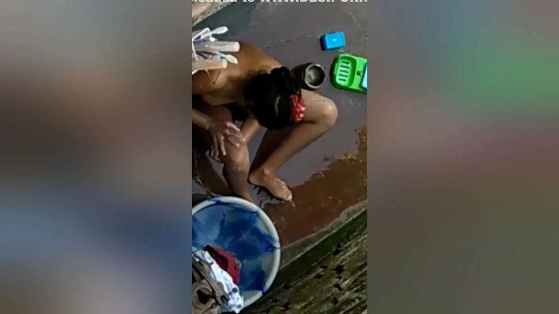 Today Exclusive- Cute Desi Girl Outdoor Bathing