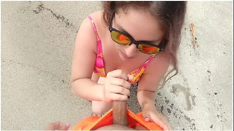 I Find A Lonely Chick On The Beach And She Sucks My Cock