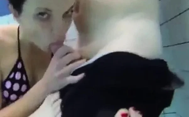 Teen Gives Handjob In Public Pool