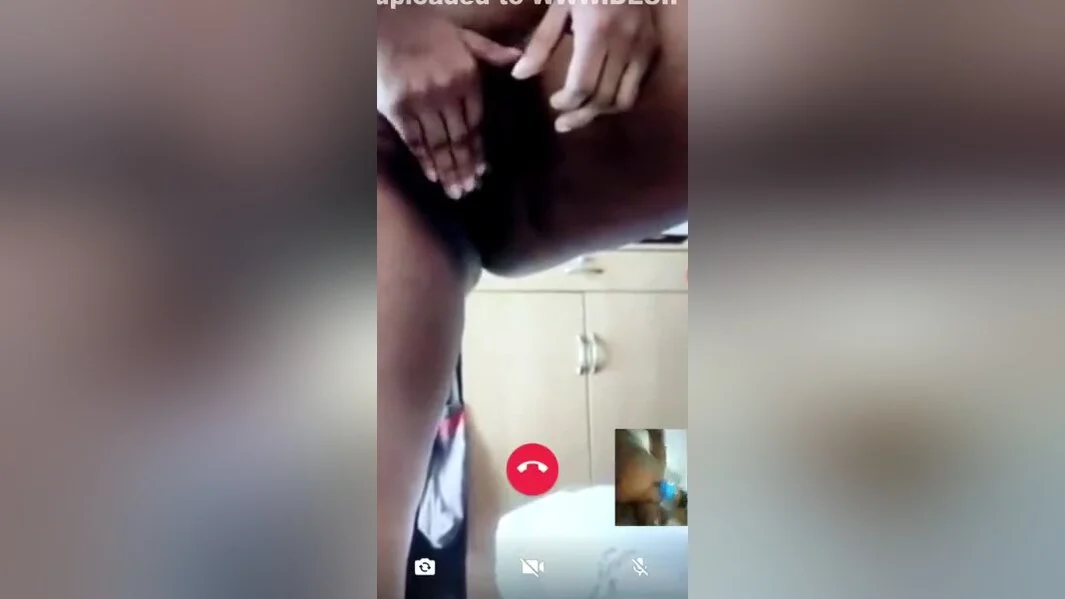 Today Exclusive- Sexy Desi Girl Showing Her Nude Body On Video Call