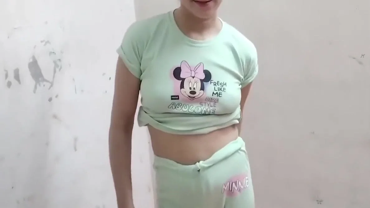 Muslim Naukrani Ko Paise Dekar Hotel Me Jabar Dasti Kiya