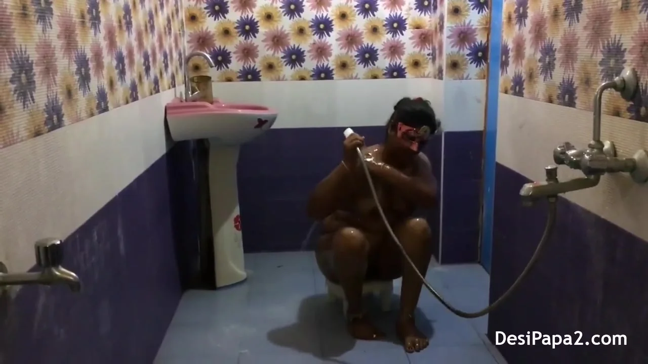 Tamil Aunty, Desi Bhabhi And Indian Bhabhi In Full Sexy In Saree Dress Indian Style Bathroom Fucking In Morni