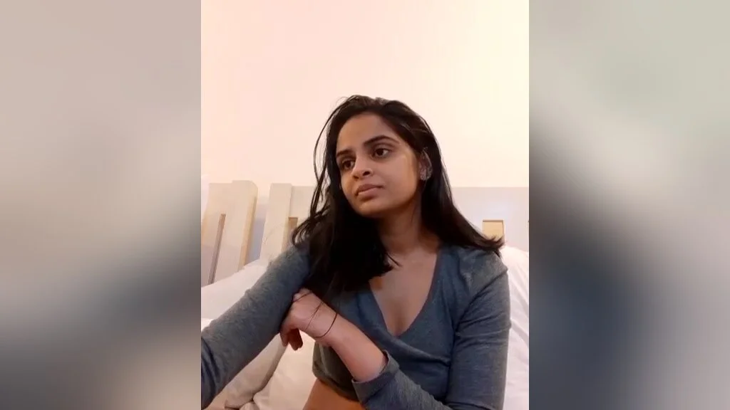 Today Exclusive- Most Demanded Girl Showing Her Boobs And Pussy 4