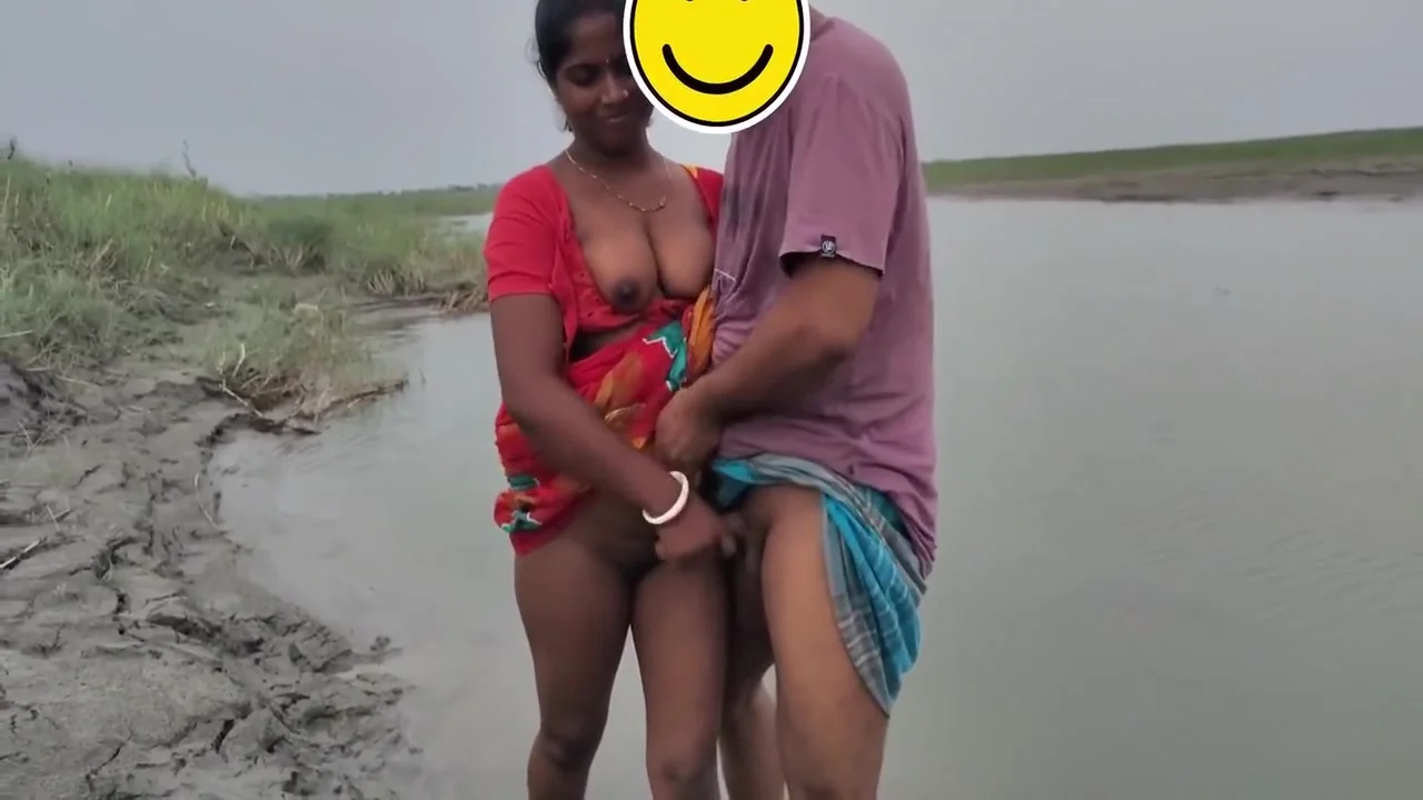 Bangladeshi Bowdi With Her Boyfriend In An Open Place 6 Min