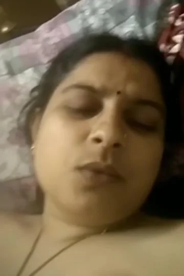 Sexy Desi Bhabhi Showing Pussy To Her Secret Lover