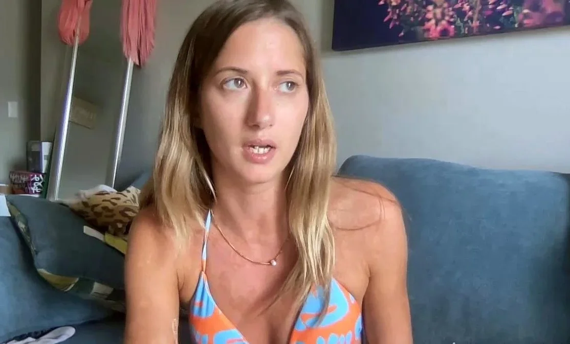 Amateur Webcam Chick Masturbates On Webcam More at