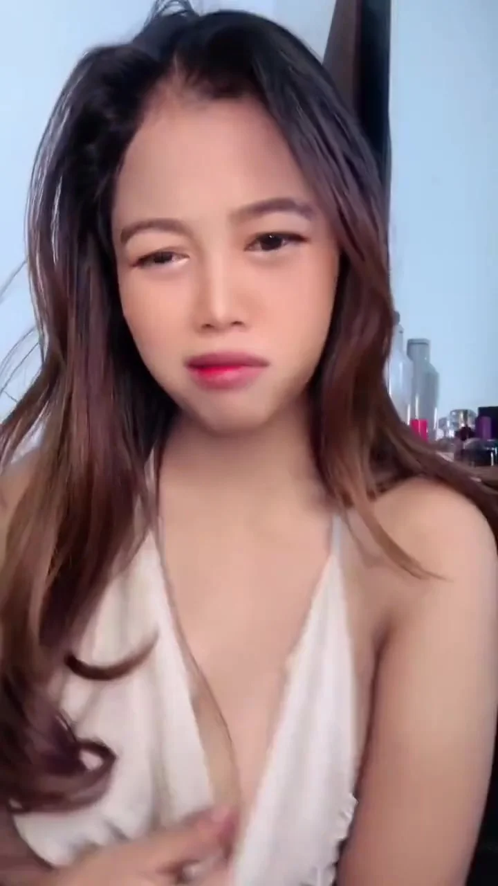 My Stepsister-in-law Masturbates In The Room With A Vibrator