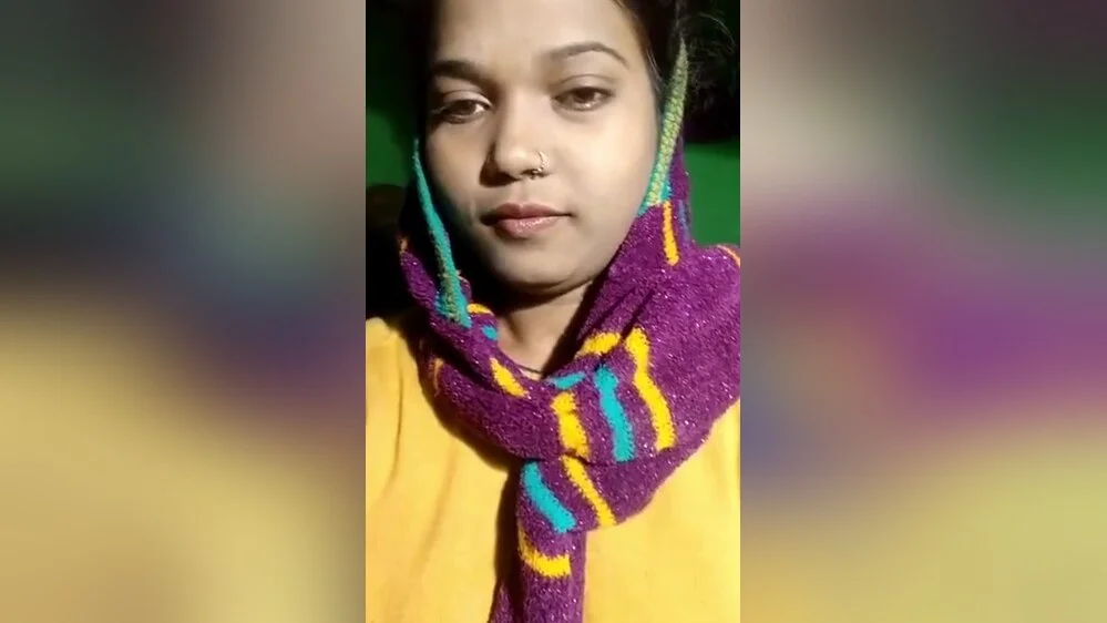 Today Exclusive- Desi Village Girl Showing Her Boobs And Pussy 2