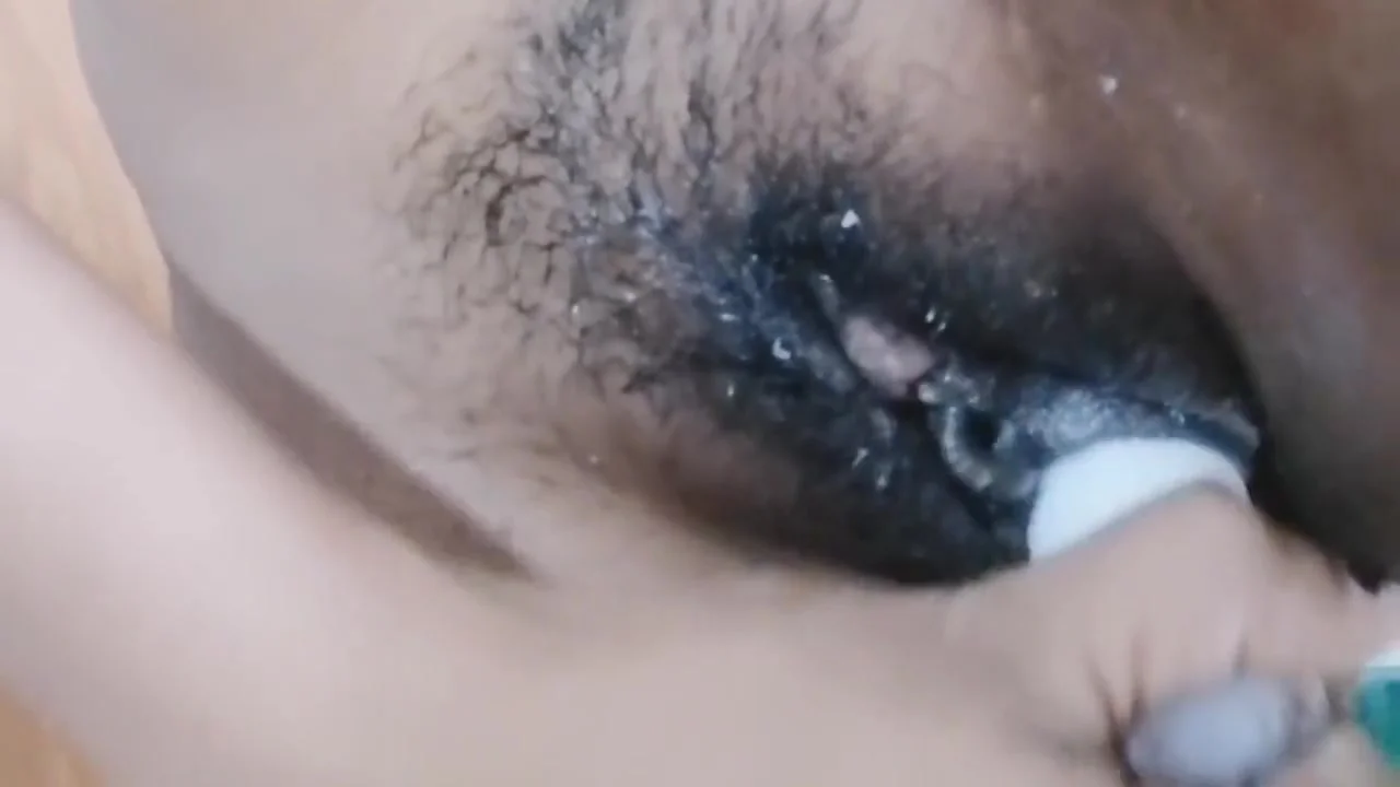 Lesbian Girl Pussy Fingering හුත්තට දීපු සැප උදේ - Lesbian Fingering