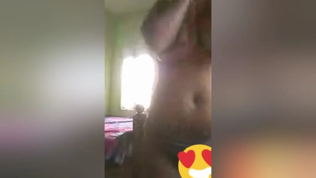 Today Exclusive- Desi Girl Showing Her Boobs On Video Call 2