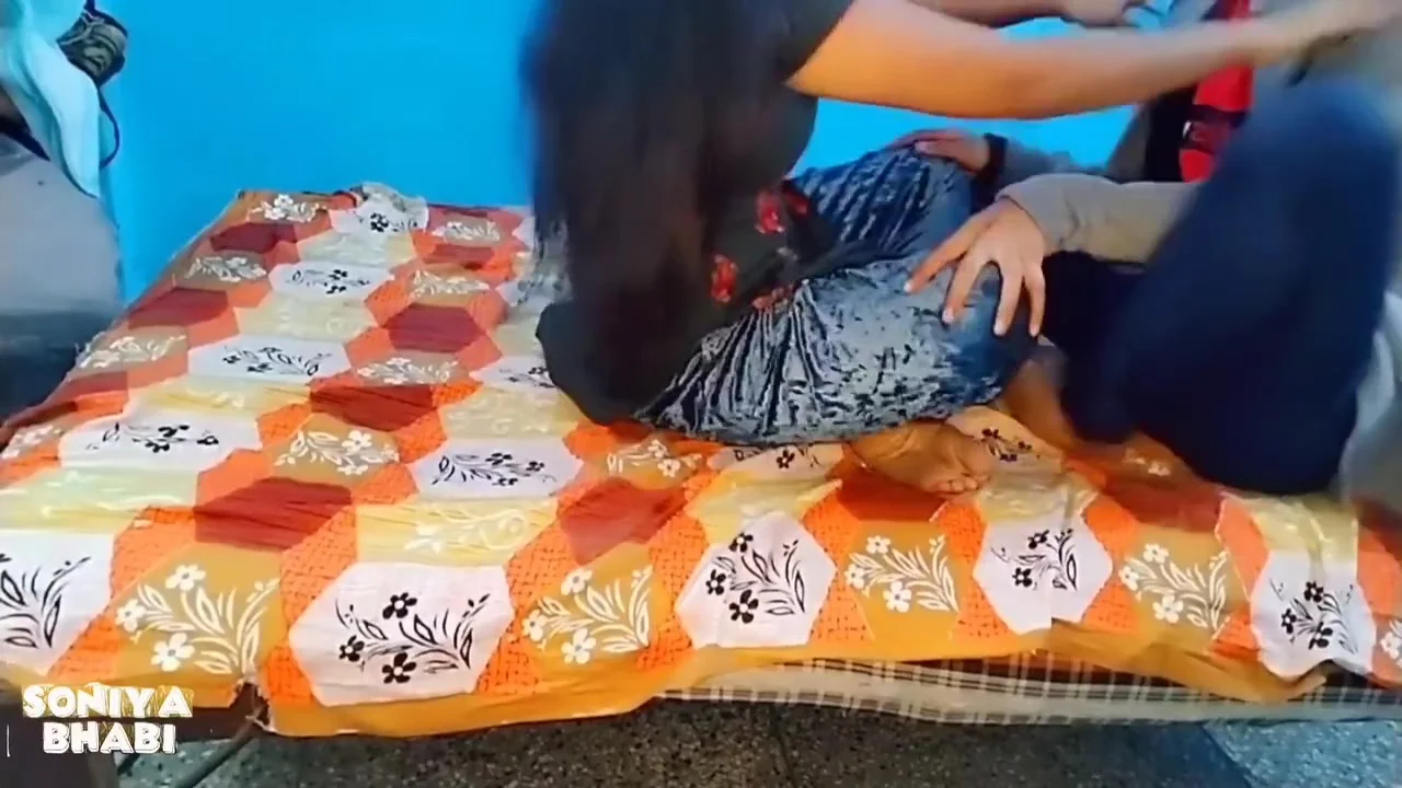 Xxx Indian Hot Wife Indian Bhabhi Ne Apne Pati Ko Job Pe Nhi Jane Diya