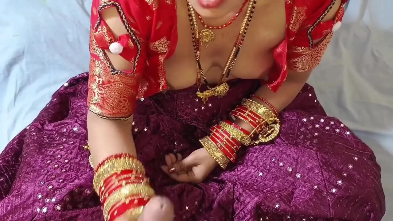 Bhaiya Ki Saali Lenhga Blause Me Bistar Par Shishkiyan Nikaal Di