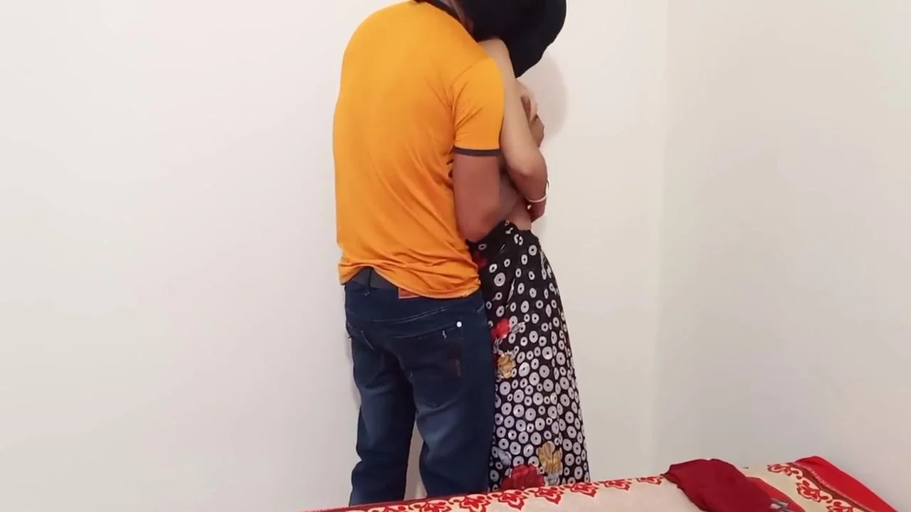 Sexy Indian Boudi Fucked By Property Dealer At Farmhouse