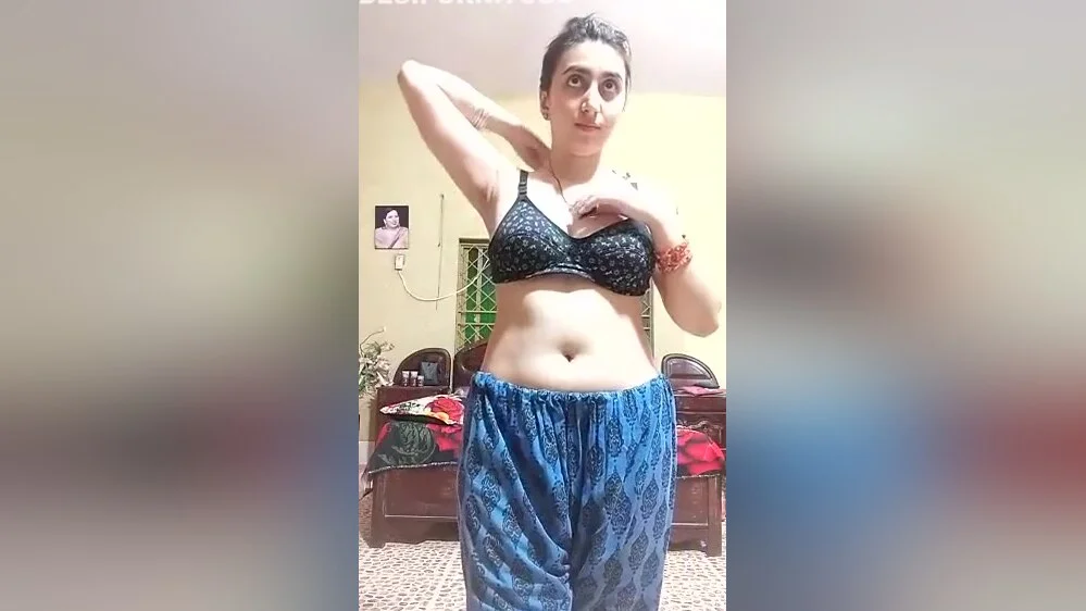 Sexy Paki Girl Shows Her Boobs 5