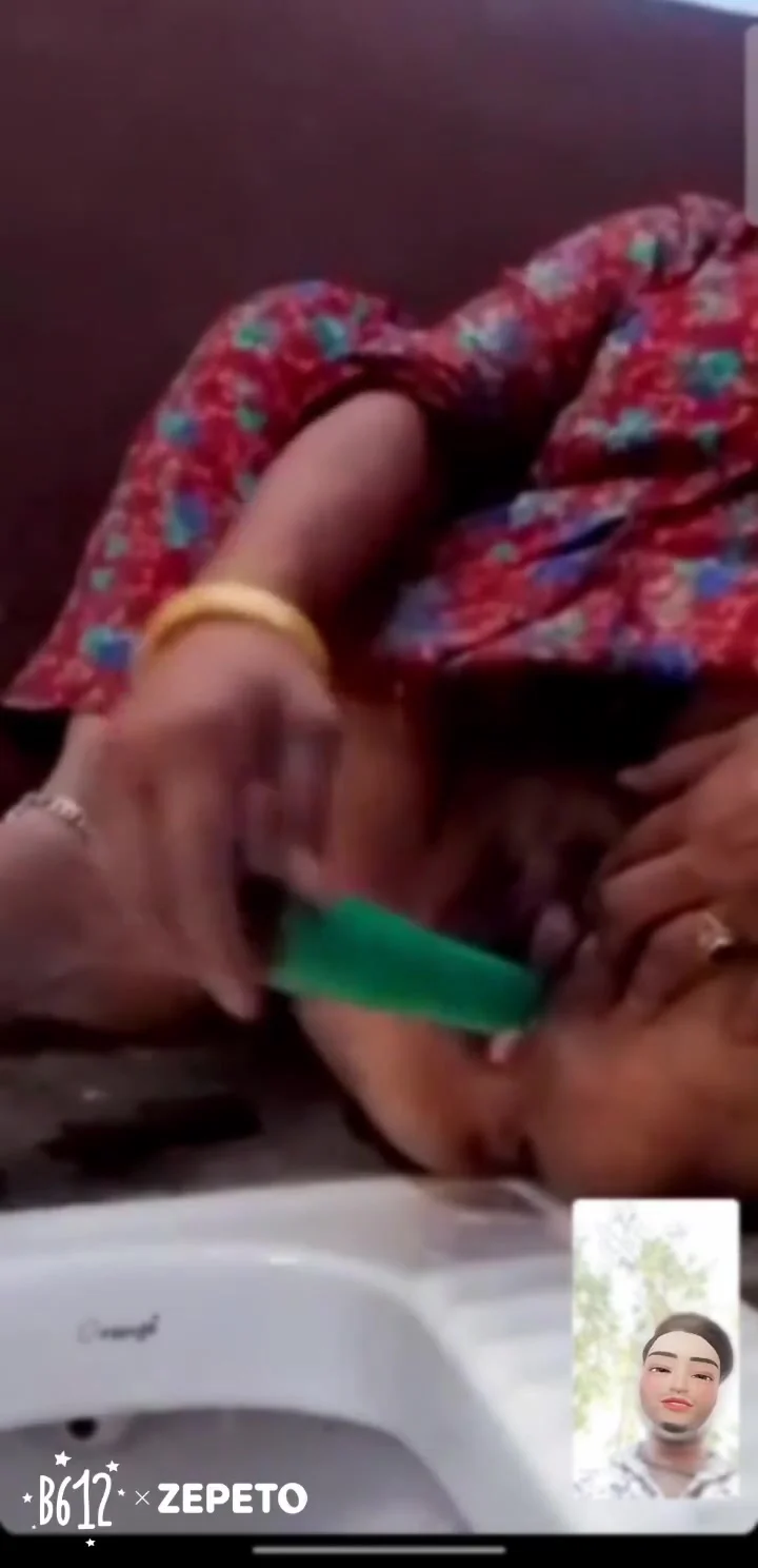 Video Call Pr Sex Chat Krke Chut Me Paipe Dala Or Bhujai Apni Sexy Chut Ki Aag Indian Sexy Aurat