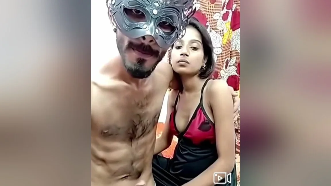 Today Exclusive- Hubby Showing Wife Boobs On Cam Show