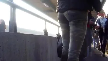 Candid - Young Babe In Tight Jeans