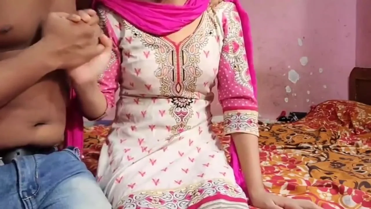 Desi Indian Punjabi Ladaki Ne Salwar Pahankar Apane Yaar Se Chudwai