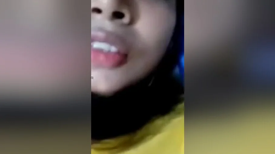 Today Exclusive- Cute Bangla Girl Showing Her Boobs