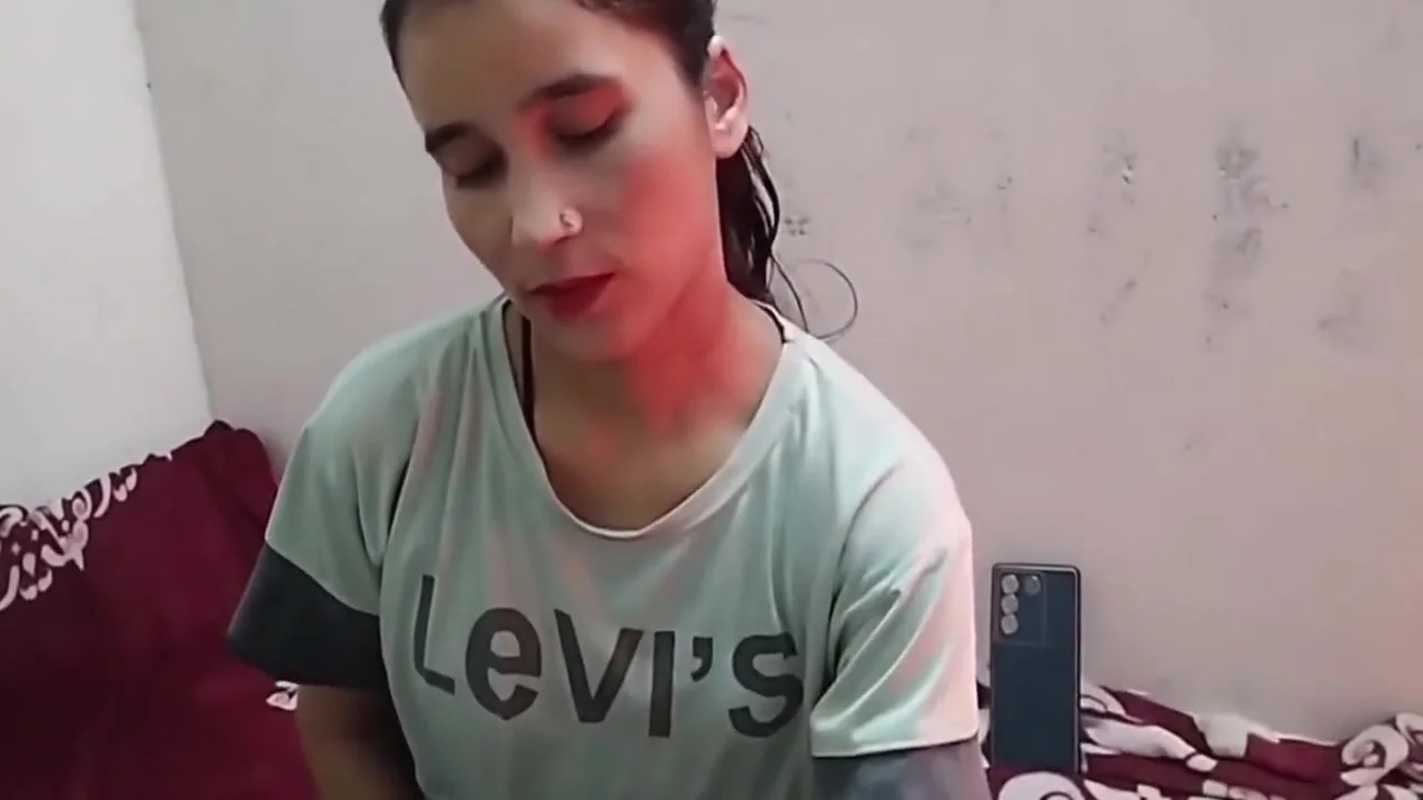 Chachi Ko Kapde Utaar Te Dekh With Li Ya