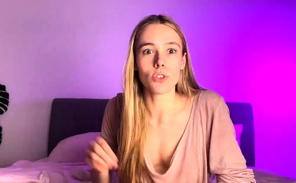 Amateur webcam slut shows tit on cam