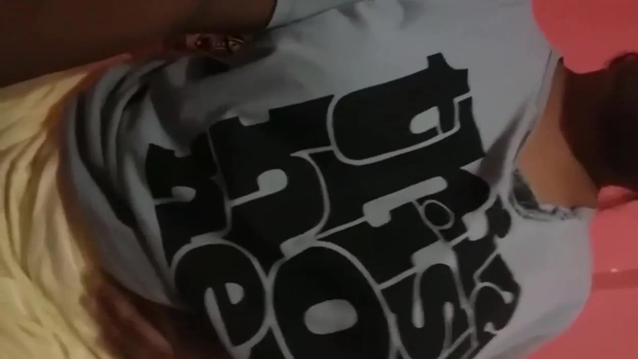 Girl Showing Tits - ලංකාවේ කෙල්ලෙක් තන් දෙක පෙන්නලා ගන්න ආතල් එක - Sri Lankan