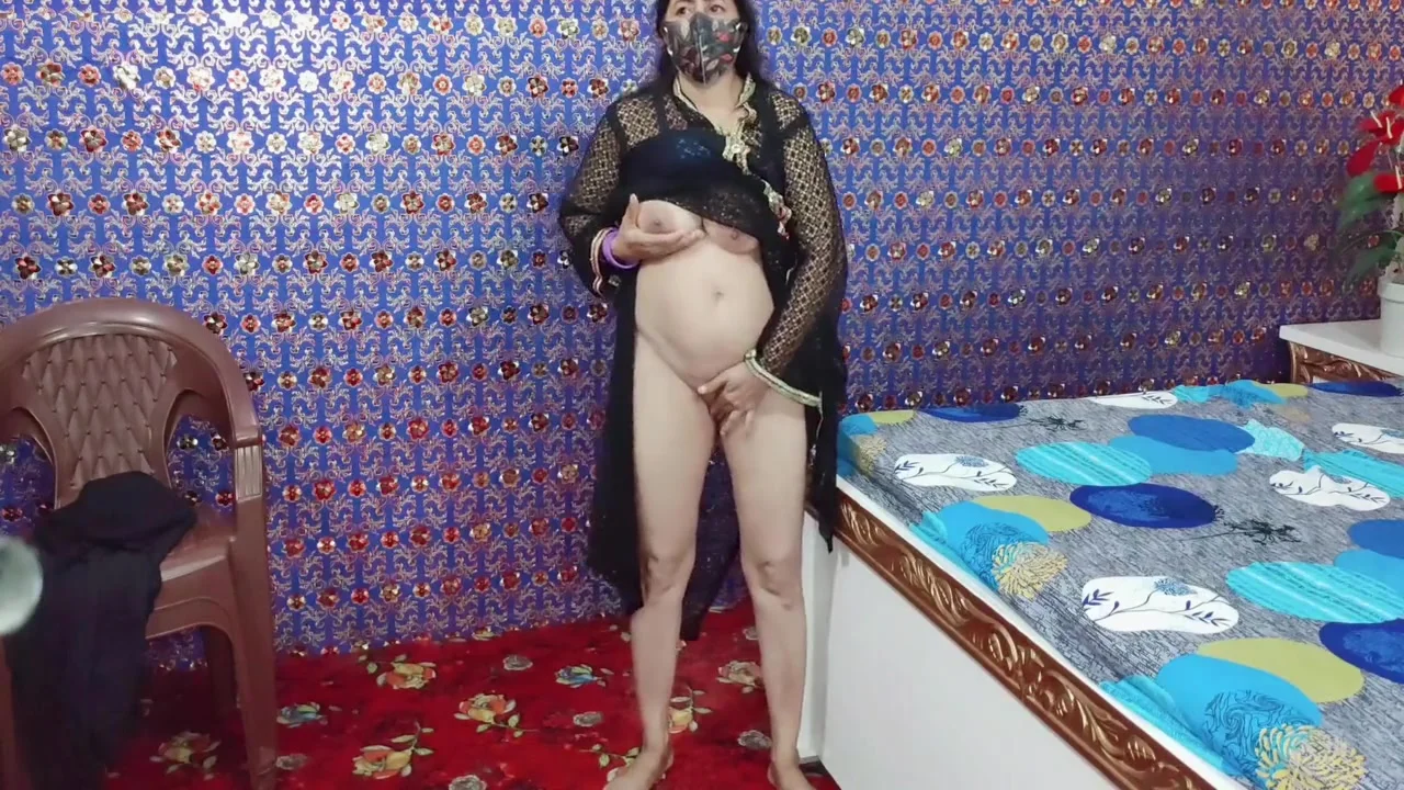 Beautiful Pakistani Punjabi Big Boobs Aunty Finering In Pussy