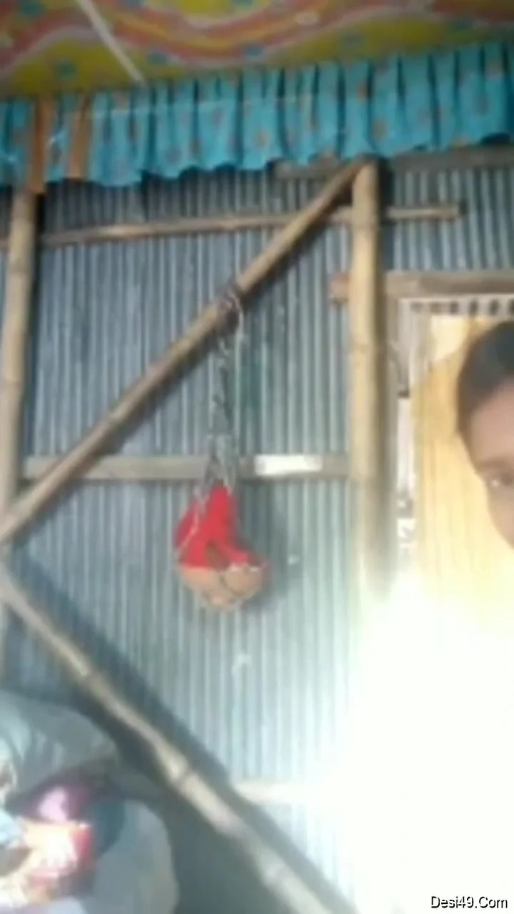 Today Exclusive- Sexy Desi Girl Showing Her Boobs On Video Call