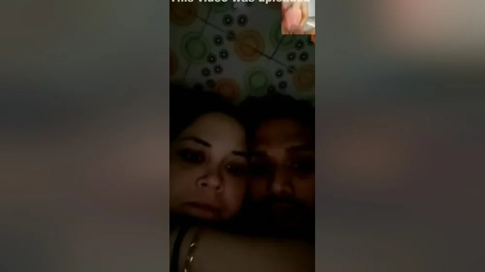 Paki Bhabhi Shows Pussy
