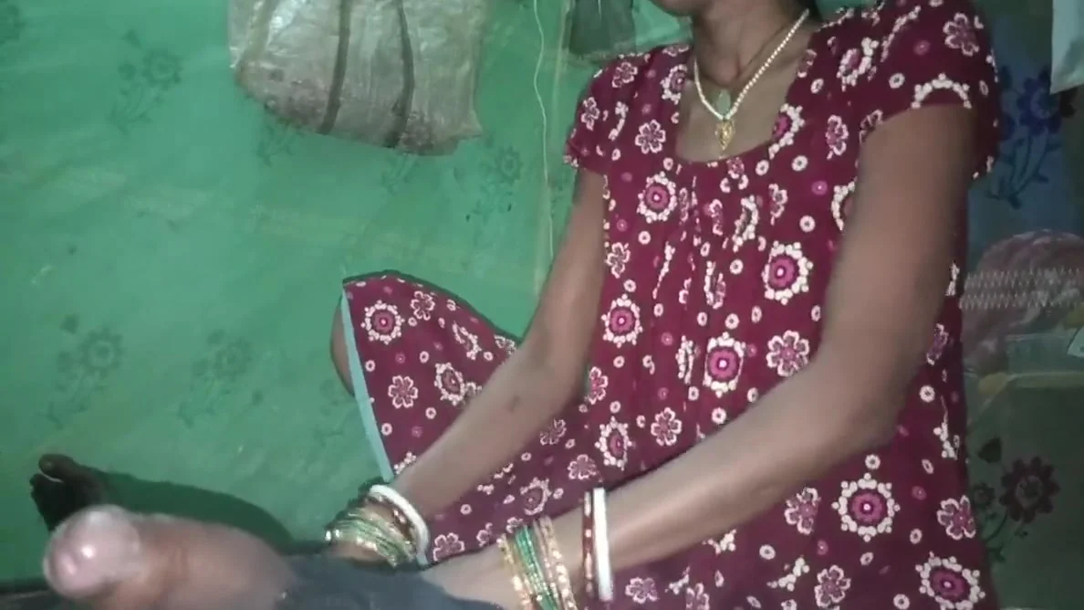 Malish Kar Rahi Thi Achank Land Khda Ho Gya