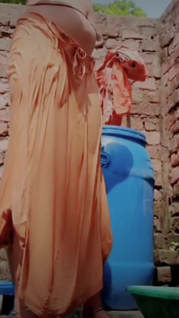 Mms Bhabhi Shares Nude Video While Taking Bath