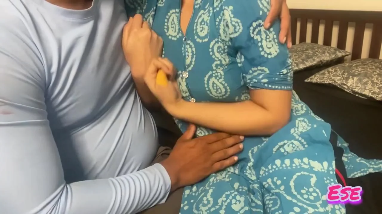 Seduces On The Pretext Of Giving Her A Gift