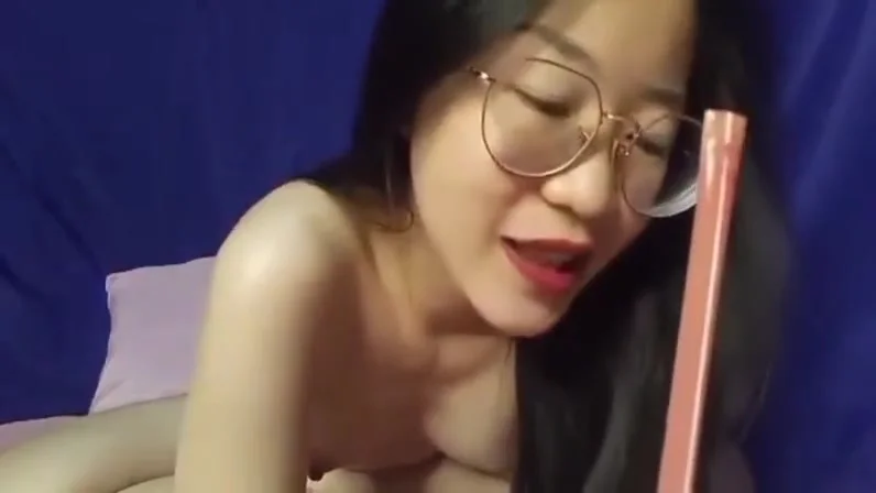 Super Sexy - Asian Girl Show Pussy And Drink Some Juice 1