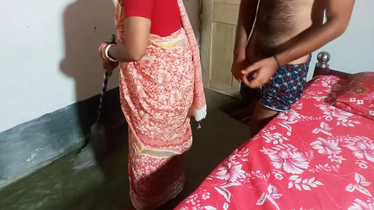 After The Wife Went To The Office, The Husband Gave A Tremendous Fuck To The Maid! Porn In Clear Hin - Bengali Boudi