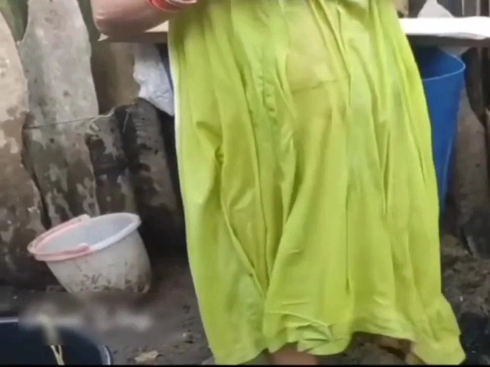 Fresh Water Cleaner Hot Aunty In Village House