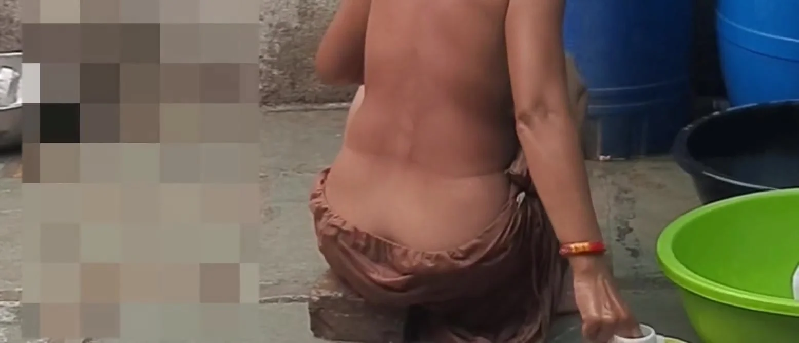 My Elder Stepbrothers Housewife Was Completely Naked Today And The Stepbrother-in-law Saw It