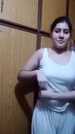 Pakistani Girlfriend Striptease Mms Selfie