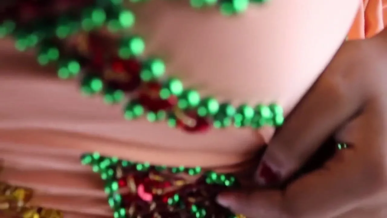 Chloe Cooper - حبيبى بيبوس فى جسمى وقلعنى العباية سهنى وهيجنى اوى ودخل زبه فى كسى كنت بتالم علشان كسى ضيق سكس عربى