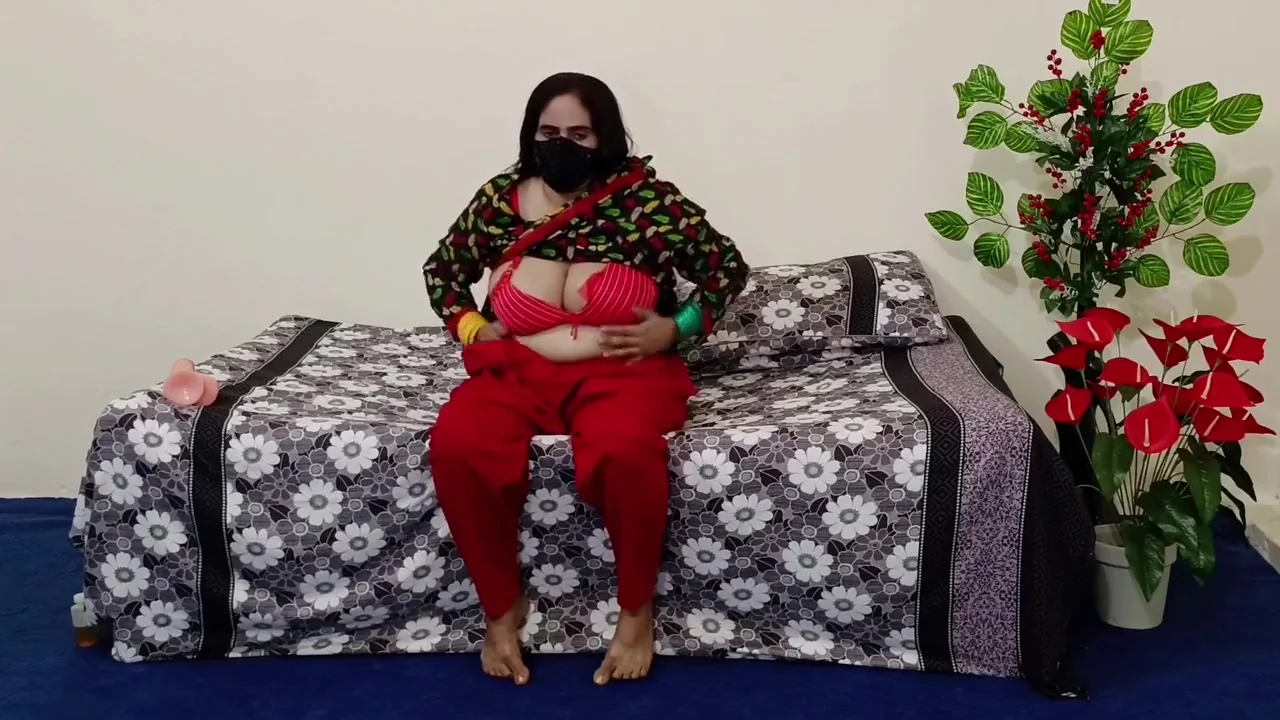 Very Hot Desi Pakistani Punjabi Aunty Dildo Riding 1