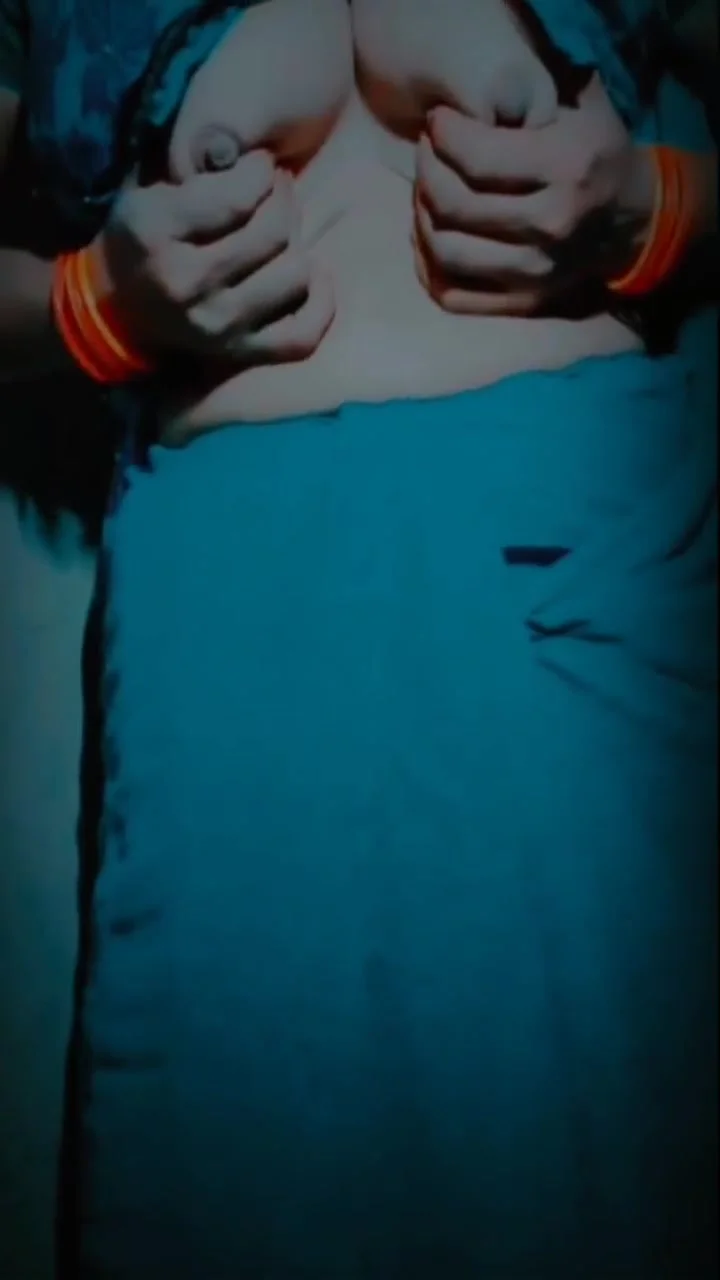 Today Bhabhi Is Looking Different In Saree, Her Ass Looks Very Prominent, Bhabhi Is Taking