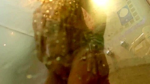 Milf safada dando para o garotandatilde_o que filma tudo - Melissa Devassa e Liu Gang
