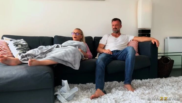 Pascal White and Blonde Star Elizabeth Romanova in Elizabeth's New Love Interest / 2.11.2020