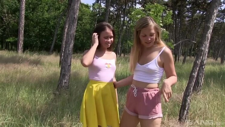Jenni Ferri and Selvaggia love how pussy tastes when mixed with fresh air