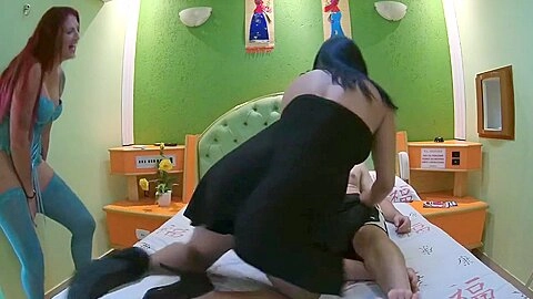 Minha prima chamou pra transar com o namorado. Resumindo acabamos com ele na surra de buceta. Melissa Devassa - Bianca Naldy - Wolf Produç õ es Oficial