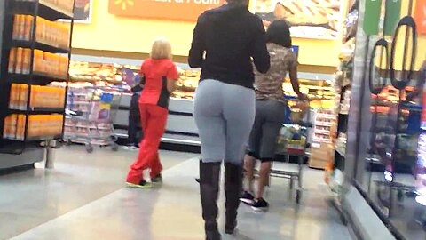 Phat ass donk spandex - shes lovin it!