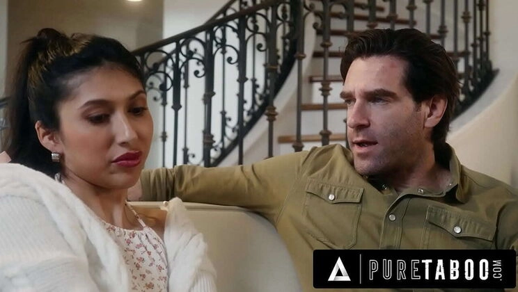 Petite Latina Penelope Woods Seduced by Her New Stepdad Delivery Guy
