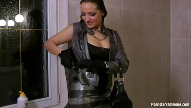 Designer Chick Shreds and Messes
